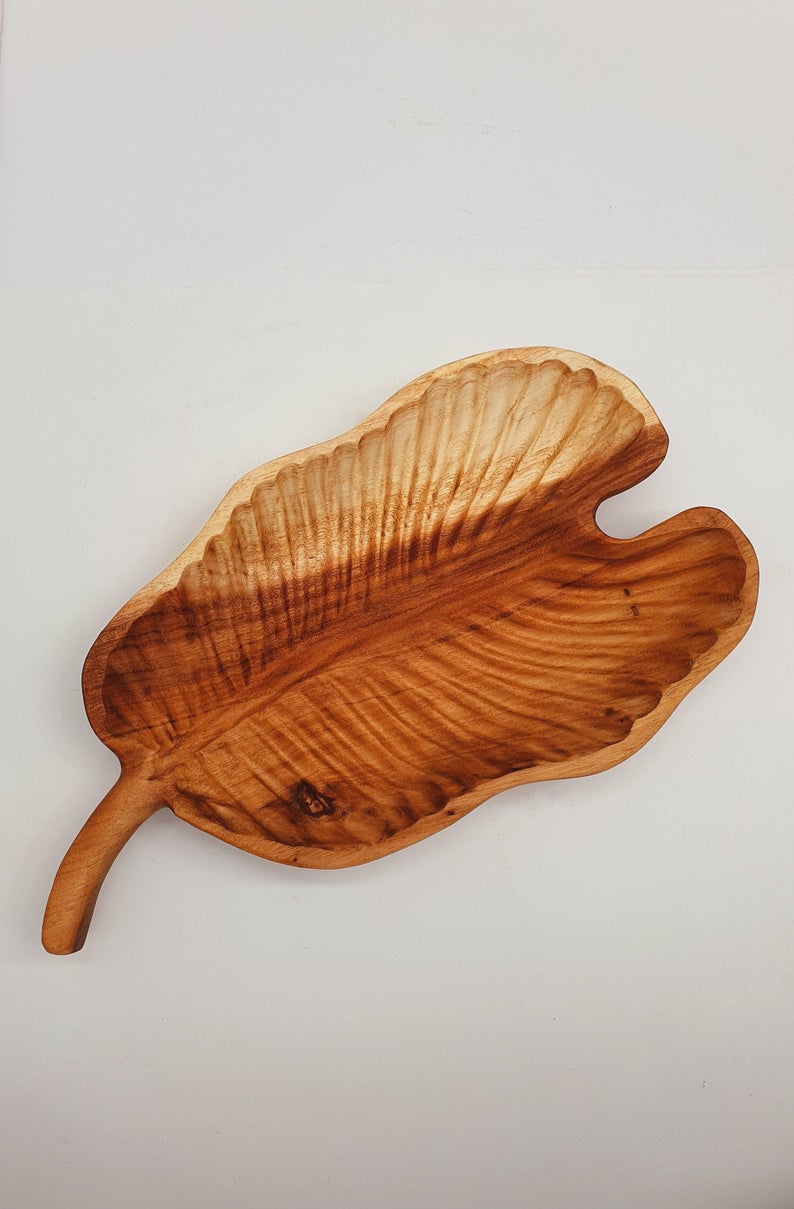 Scallop Leaf Serving Platter / Home Decor / Table Display / Hand Carved Wooden Tray / Wood Serving Platter / Unique Hand Crafted Wood Pieces.